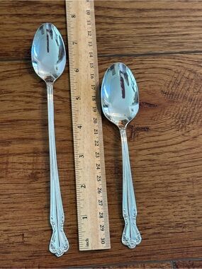 12 piece Rogers & Bro Remembrance Silverplate Spoon Set Tea & Iced Tea